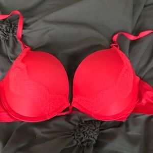 Victoria’s Secret bombshell push up bra 34B